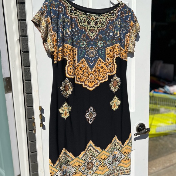 Small dress - Picture 2 of 2